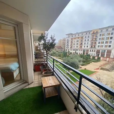 Avec Terrasse - Paris Apartment *